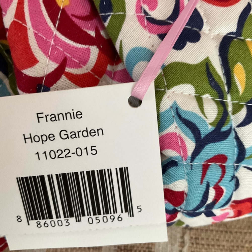 Vera Bradley  bag new with tags. - Picture 8 of 8